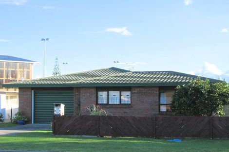 Photo of property in 1/222 Centreway Road, Orewa, 0931