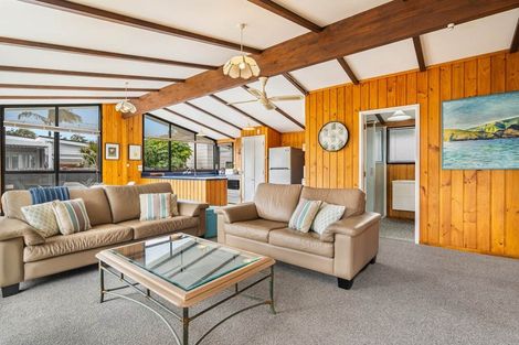 Photo of property in 74 Ladies Mile, Manly, Whangaparaoa, 0930