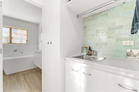 Photo of property in 17 Zealandia Road, Manly, Whangaparaoa, 0930