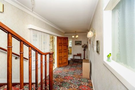 Photo of property in 8 Strandon Place, Strandon, New Plymouth, 4312