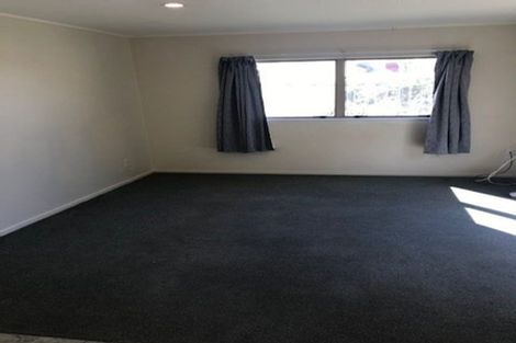 Photo of property in 40 Woodford Avenue, Henderson, Auckland, 0610