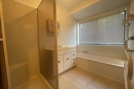 Photo of property in 4 Delisle Place, Windsor Park, Auckland, 0632