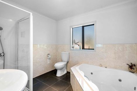 Photo of property in 22a Marvon Downs Avenue, Pakuranga Heights, Auckland, 2010