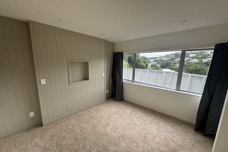 Photo of property in 22 Tiketike Way, Brooklyn, Wellington, 6021
