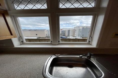 Photo of property in 35 Roxburgh Street, Mount Victoria, Wellington, 6011