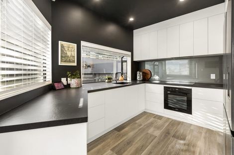 Photo of property in 115a Akaroa Drive, Maupuia, Wellington, 6022