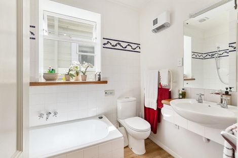 Photo of property in 46 Hawker Street, Mount Victoria, Wellington, 6011