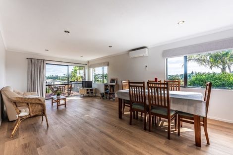 Photo of property in 38 Rivervale Grove, Stanmore Bay, Whangaparaoa, 0932