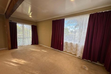 Photo of property in 33 Hyperion Drive, Randwick Park, Auckland, 2105