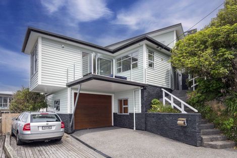 Photo of property in 118a Nicholson Road, Khandallah, Wellington, 6035