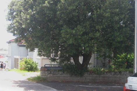 Photo of property in 2/12a Church Street, Devonport, Auckland, 0624