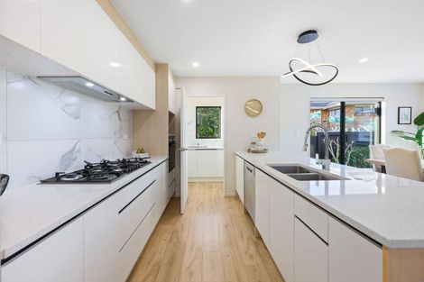 Photo of property in 33a Jillteresa Crescent, Half Moon Bay, Auckland, 2012