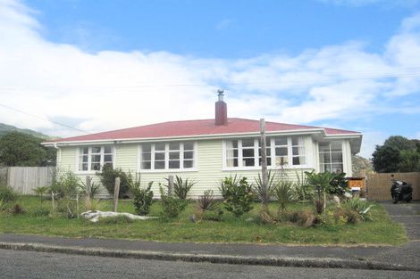 Photo of property in 28 Te Miti Street, Paekakariki, 5034