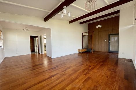 Photo of property in 35 Fairlight Place, Manurewa, Auckland, 2102