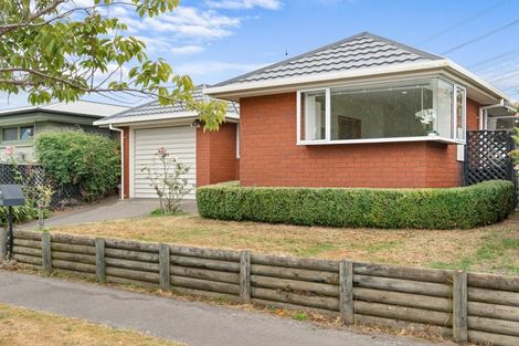 Photo of property in 1 Ilfracombe Place, Burnside, Christchurch, 8053