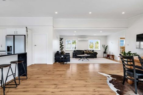 Photo of property in 1 Melia Place, Stanmore Bay, Whangaparaoa, 0932