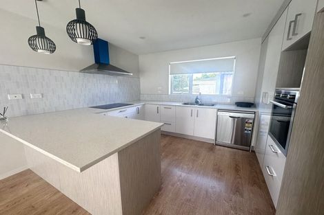 Photo of property in 33 Hutchinsons Road, Bucklands Beach, Auckland, 2014