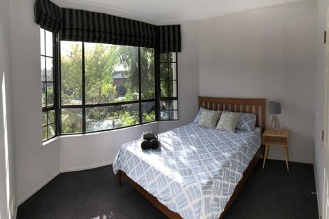 Photo of property in 9 Rosetti Rise, West Harbour, Auckland, 0618