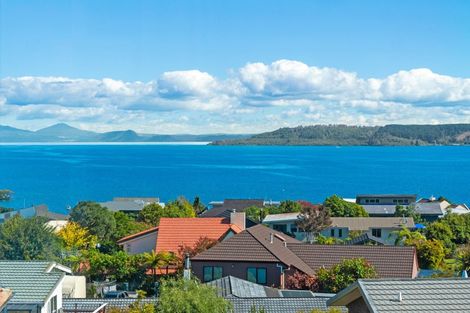 Photo of property in 58 Harvey Street, Waipahihi, Taupo, 3330