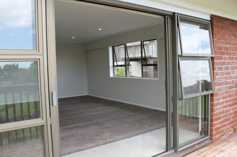 Photo of property in 2/33 Tyrian Close, Half Moon Bay, Auckland, 2012