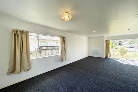 Photo of property in 33 Palmcrest Grove, Highland Park, Auckland, 2010