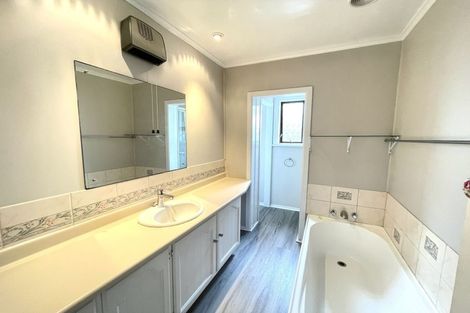 Photo of property in 10 Fenton Terrace, Cockle Bay, Auckland, 2014