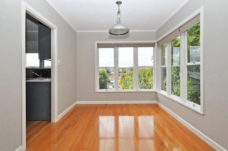 Photo of property in 1 Mackwell Road, Fairview Heights, Auckland, 0632
