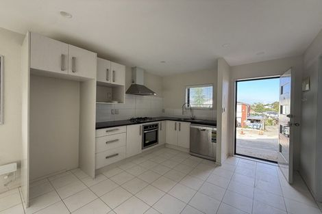Photo of property in 21 Bangla Place, Massey, Auckland, 0614