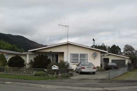 Photo of property in 4 Hampden Street, Murchison, 7007