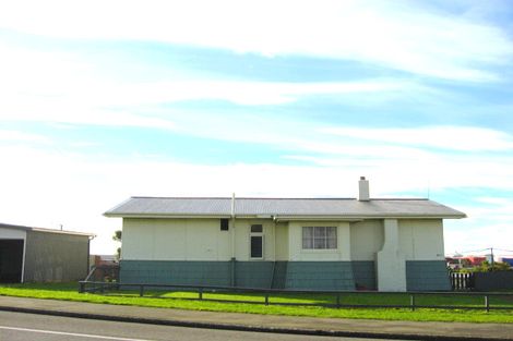 Photo of property in 1 Blackwater Street, Bluff, 9814