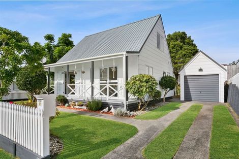 Photo of property in 11 Te Ngaere Place, Merrilands, New Plymouth, 4312