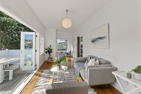 Photo of property in 21 The Parade, Island Bay, Wellington, 6023