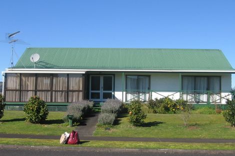 Photo of property in 2 Lorelei Place, Opaheke, Papakura, 2113