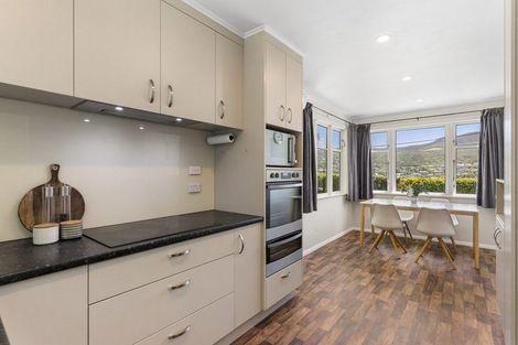 Photo of property in 39 Taylor Terrace, Tawa, Wellington, 5028