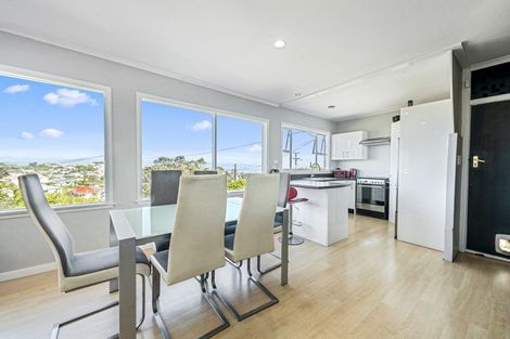 Photo of property in 9 Salford Street, Newlands, Wellington, 6037