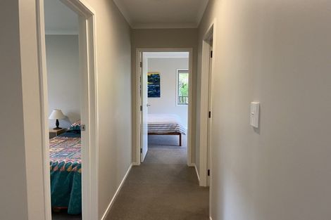 Photo of property in 20 Messenger Terrace, Oakura, 4314