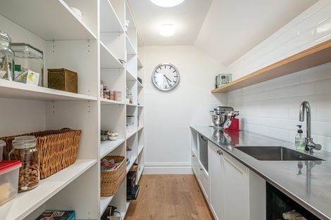 Photo of property in 36 Old Lake Road, Narrow Neck, Auckland, 0624