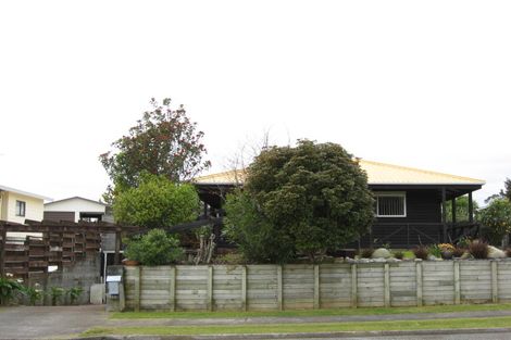 Photo of property in 116 Riversdale Drive, Merrilands, New Plymouth, 4312
