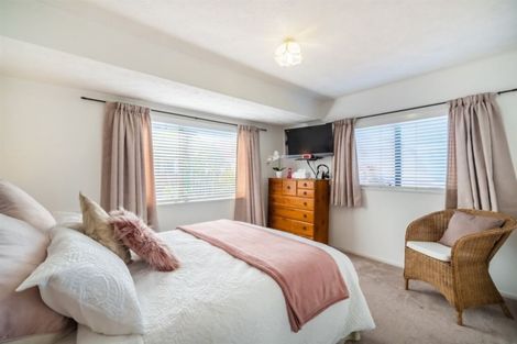 Photo of property in 1/10 Remus Place, Totara Vale, Auckland, 0629