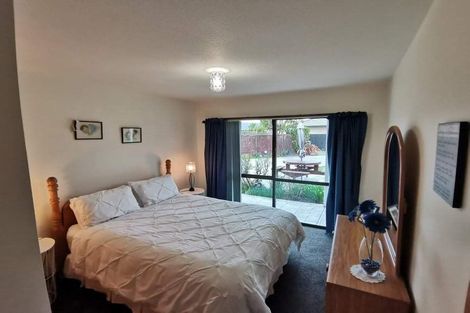 Photo of property in 11 Amdale Avenue, Broomfield, Christchurch, 8042