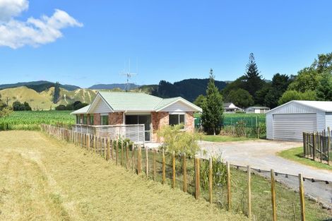 Photo of property in 37 Waikawa Beach Road, Manakau, Levin, 5573