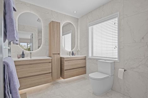 Photo of property in 114 Fairview Avenue, Fairview Heights, Auckland, 0632