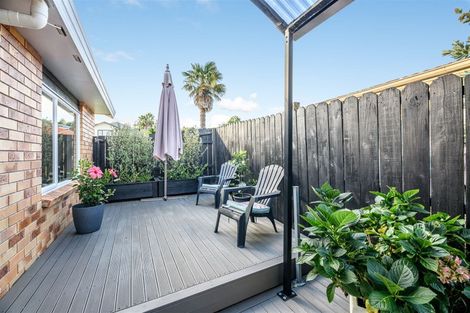 Photo of property in 6 San Bernadino Drive, Henderson, Auckland, 0612