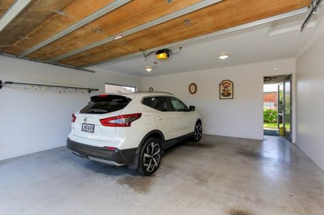 Photo of property in 20 Mangorei Road, Strandon, New Plymouth, 4312