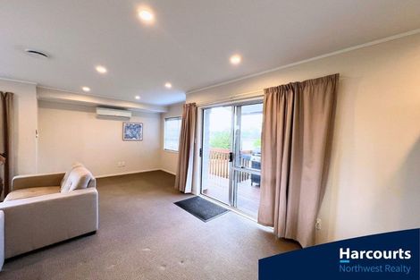 Photo of property in 25 Peterhouse Place, West Harbour, Auckland, 0618