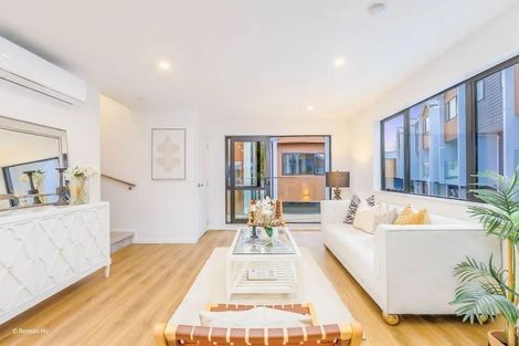 Photo of property in 8/6 Woodhouse Place, West Harbour, Auckland, 0618