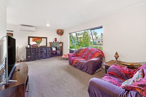 Photo of property in 23 Cedar Heights Avenue, Massey, Auckland, 0614