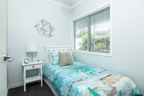 Photo of property in 132 Mountain Road, Henderson Valley, Auckland, 0612