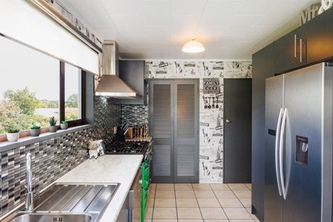 Photo of property in 16 Dunk Place, Milson, Palmerston North, 4414