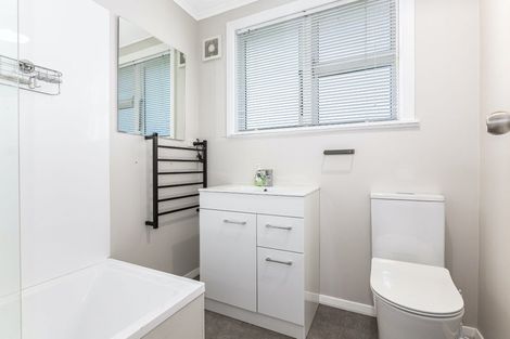 Photo of property in 90 Main Road, Titahi Bay, Porirua, 5022